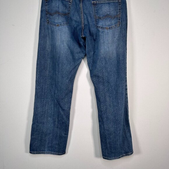 Wrangler Denim Jeans Men's "34" SLIM STRAIGTH Leg Blue Medium Wash Work Casual - Picture 4 of 14